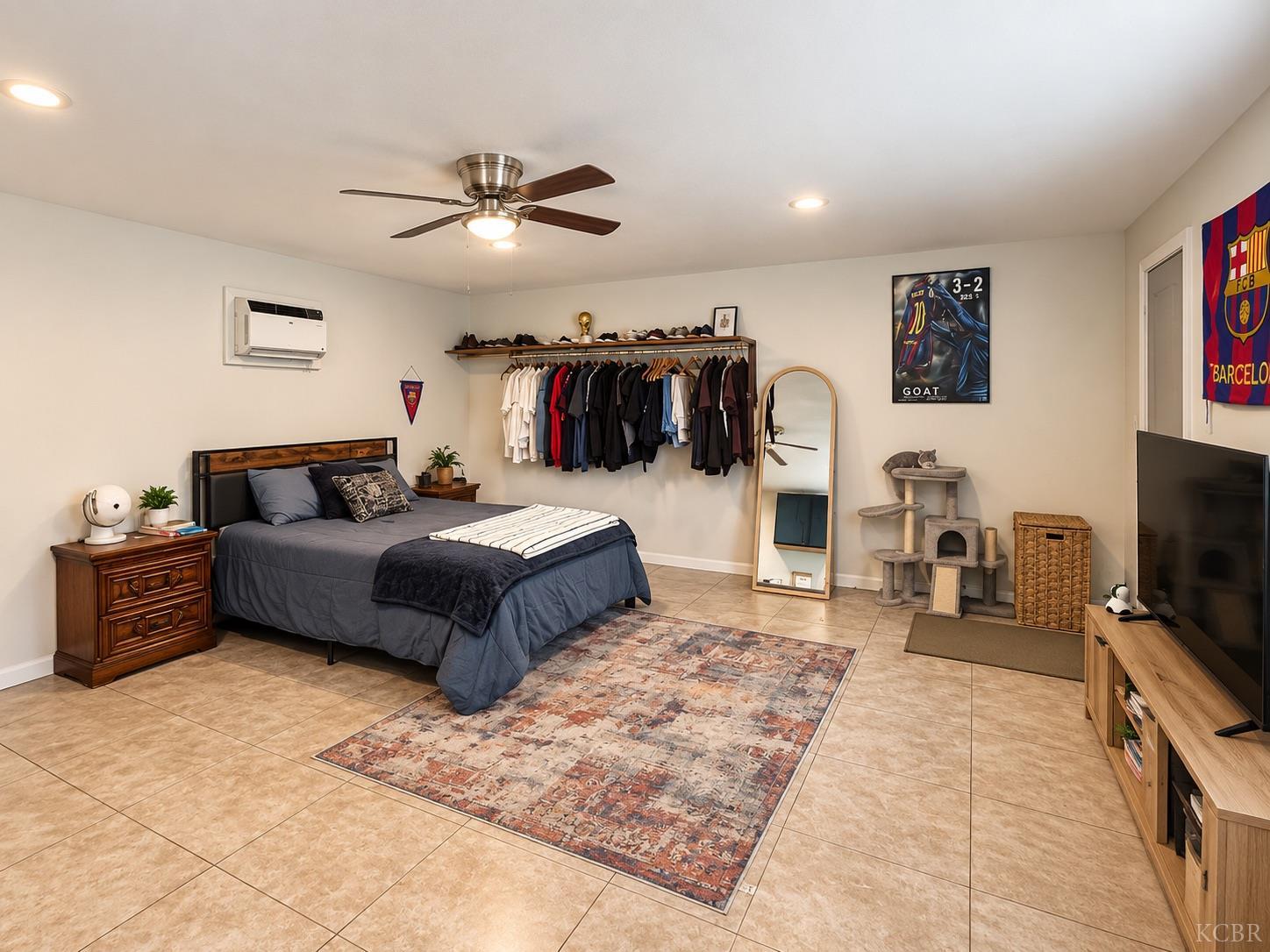 1247 E Cortland Ave, Fresno, CA 93704