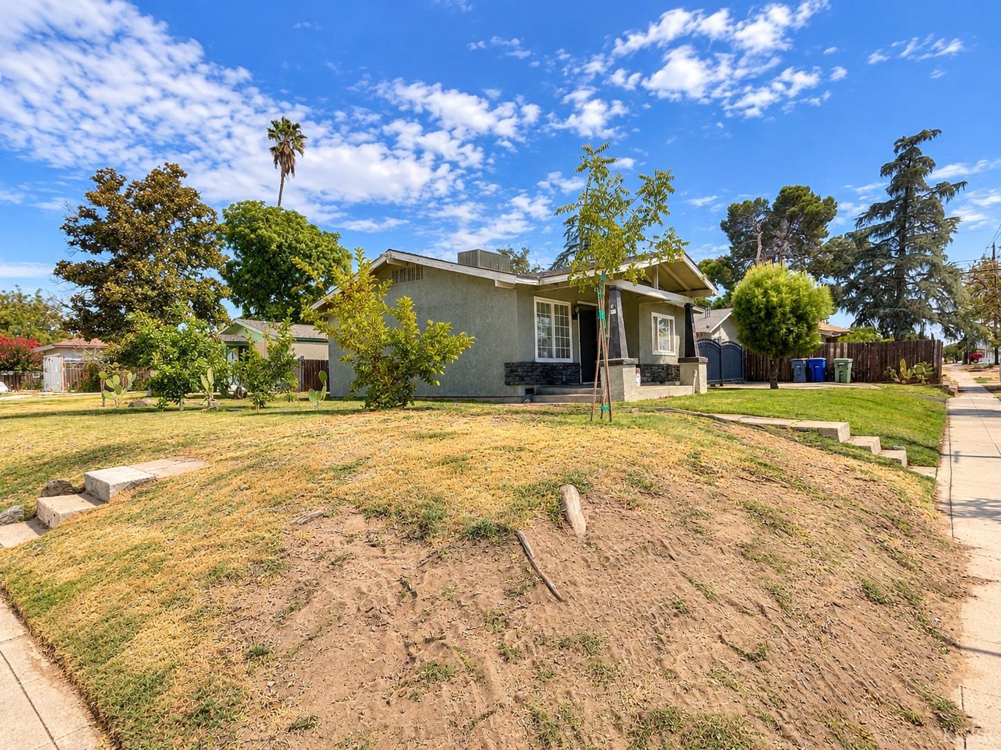 1247 E Cortland Ave, Fresno, CA 93704