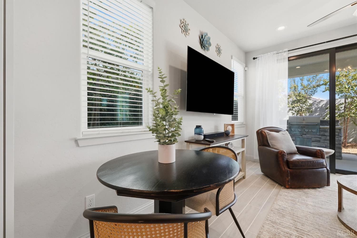 4432 S University St, Visalia, CA 92377