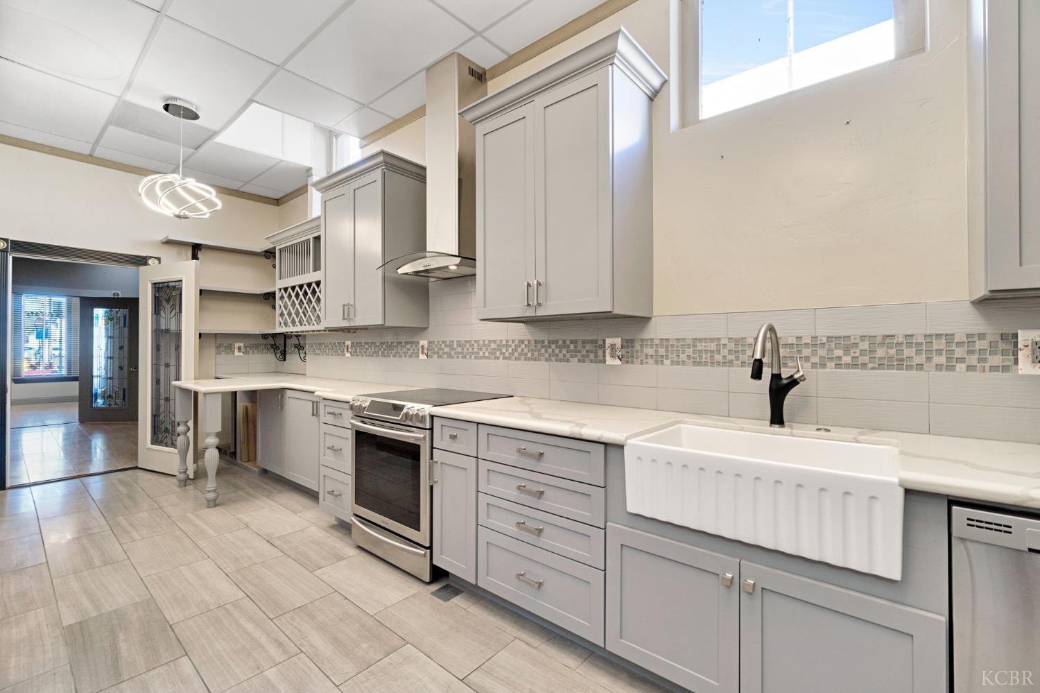 222 Heinlen St, Lemoore, CA 93245