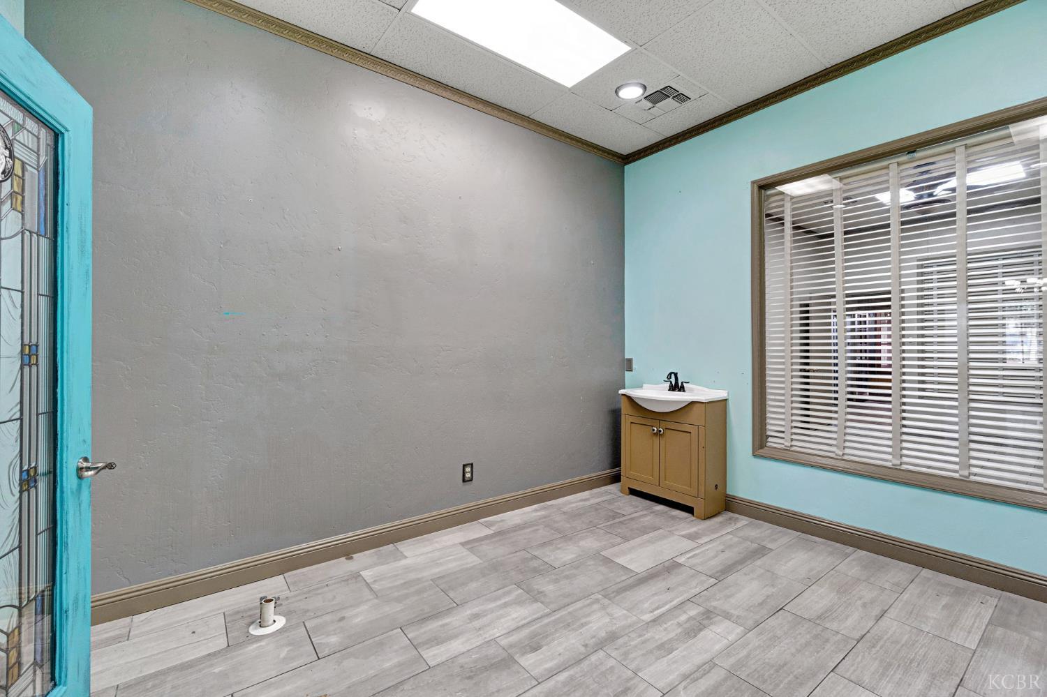 222 Heinlen St, Lemoore, CA 93245