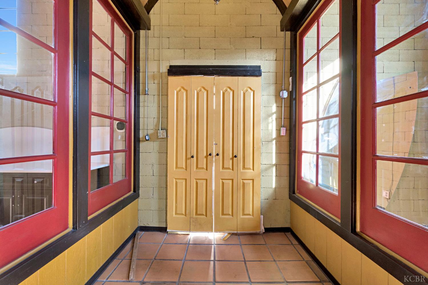 222 Heinlen St, Lemoore, CA 93245