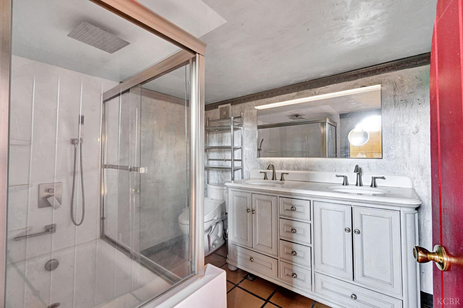 222 Heinlen St, Lemoore, CA 93245