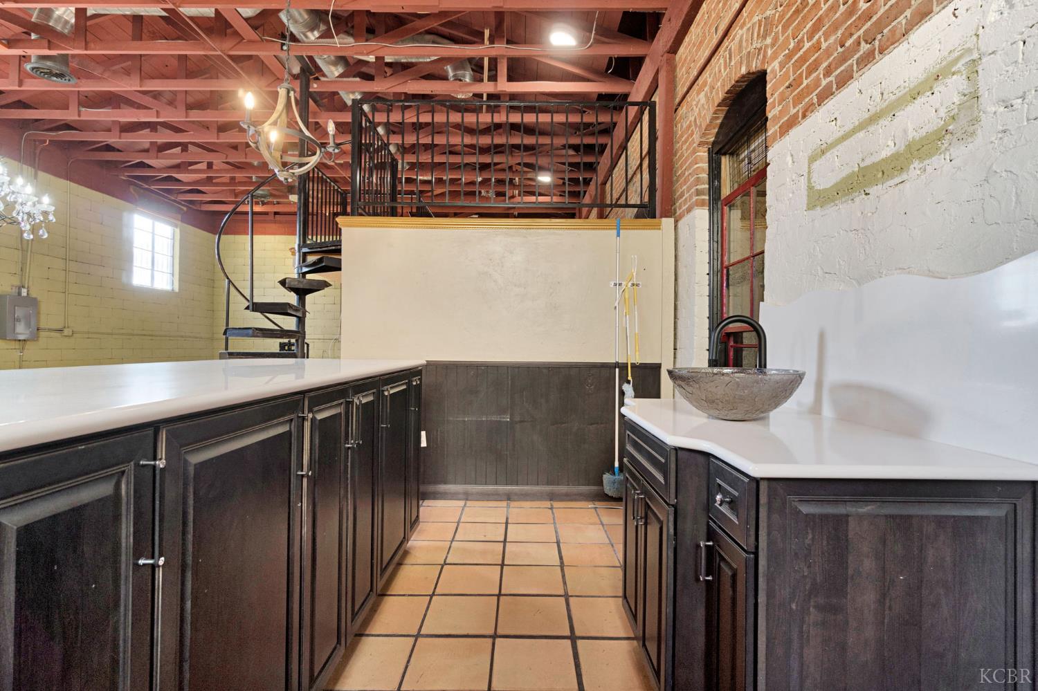 222 Heinlen St, Lemoore, CA 93245