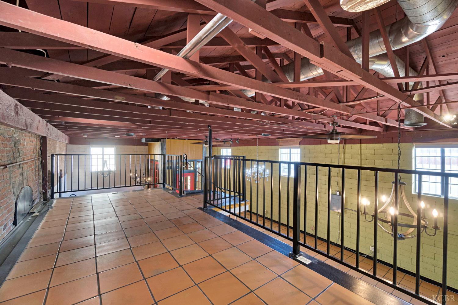 222 Heinlen St, Lemoore, CA 93245