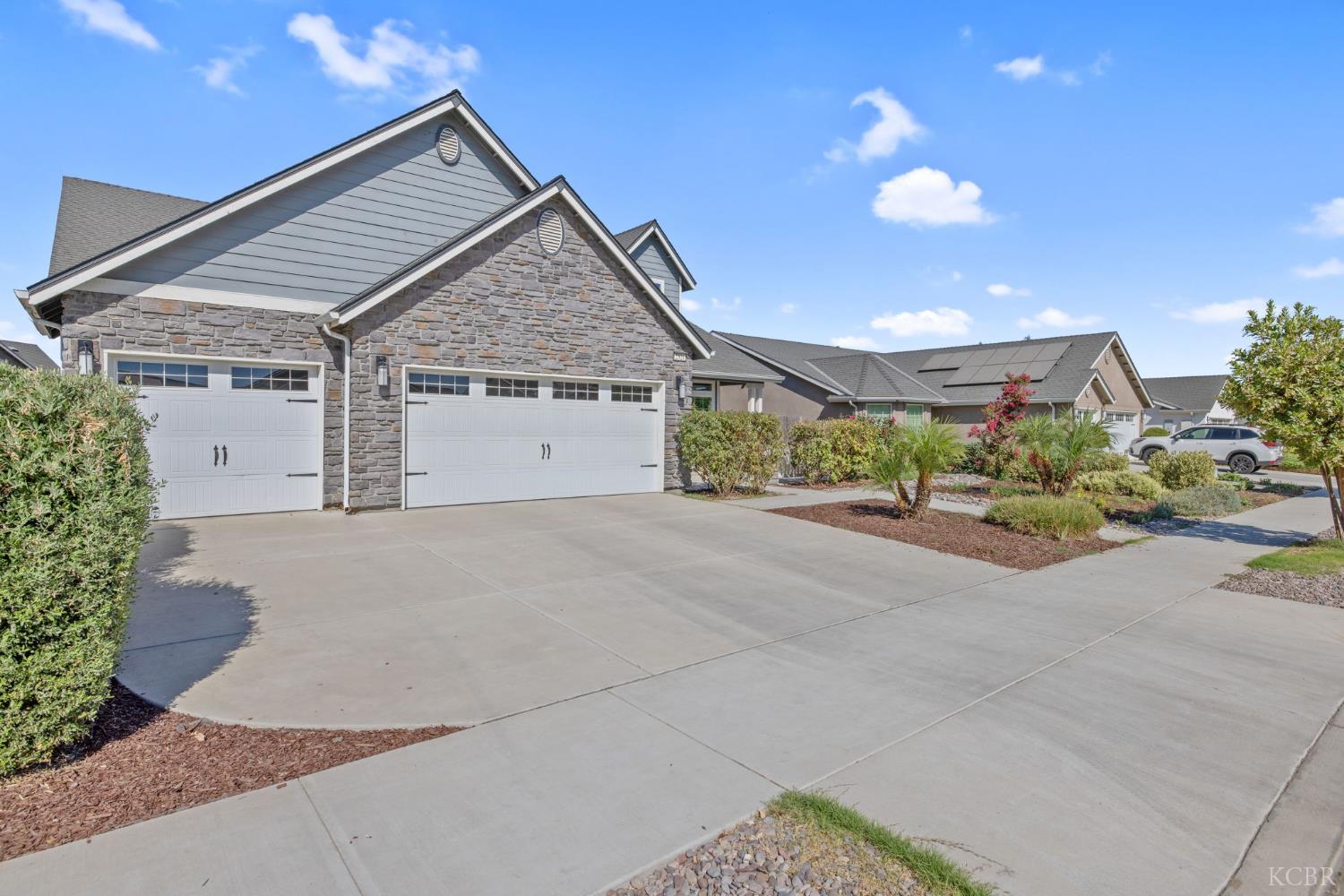 2521 N Fontana St, Visalia, CA 93291