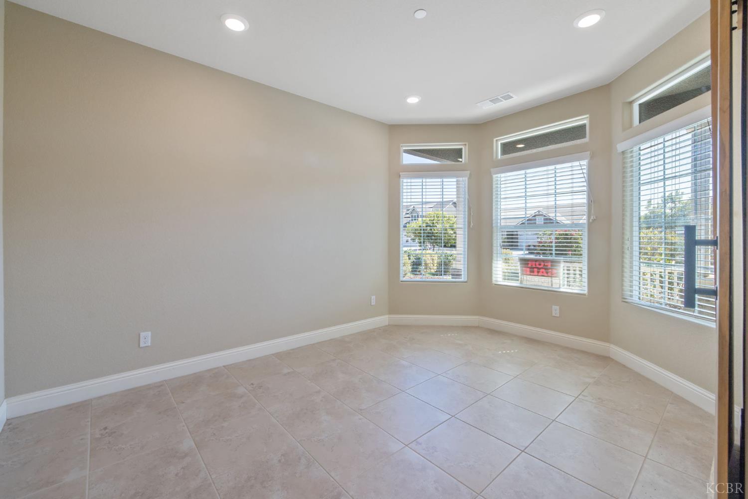 2521 N Fontana St, Visalia, CA 93291