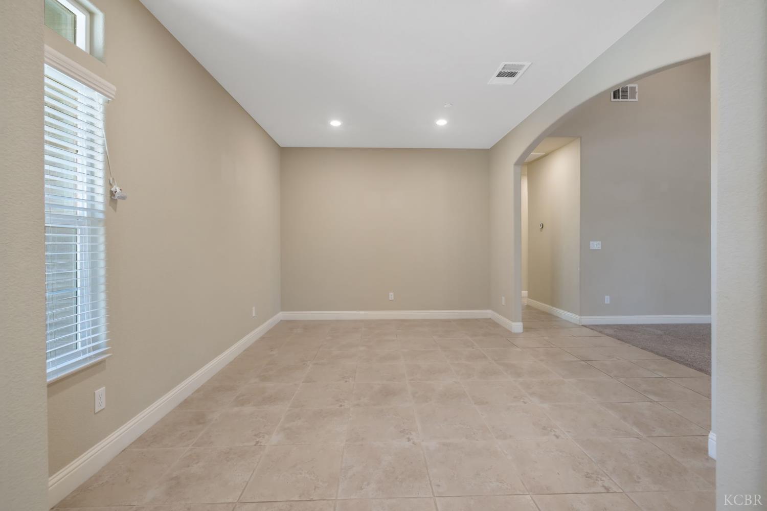 2521 N Fontana St, Visalia, CA 93291