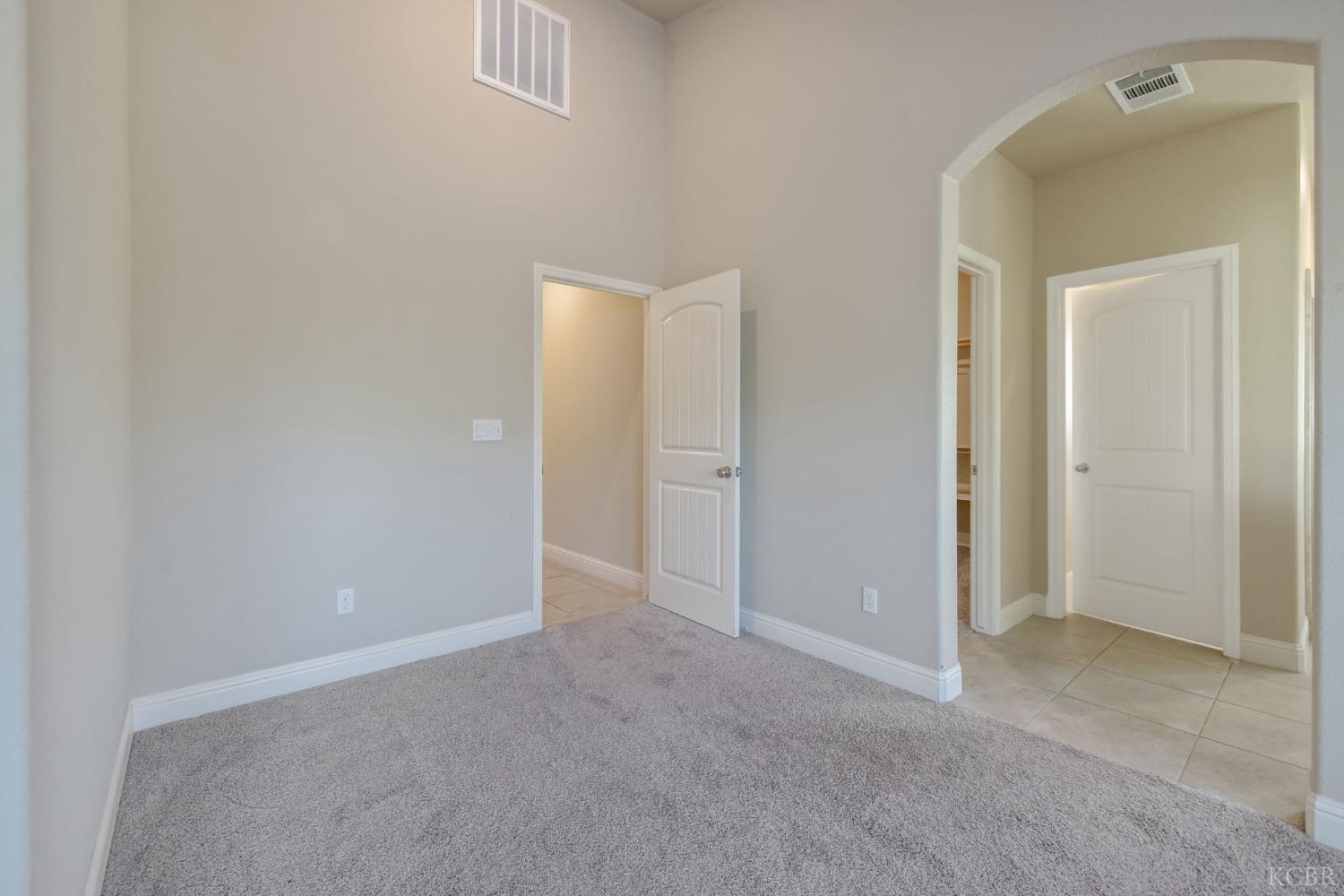 2521 N Fontana St, Visalia, CA 93291