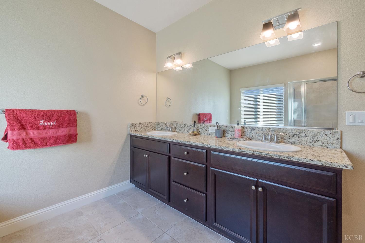 2521 N Fontana St, Visalia, CA 93291