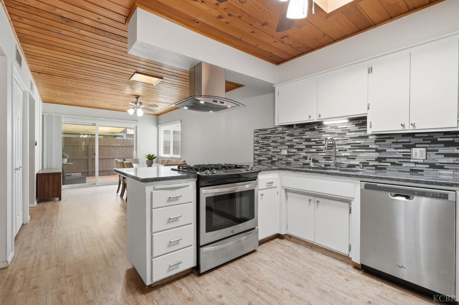 2950 W Border Links Dr, Visalia, CA 93291