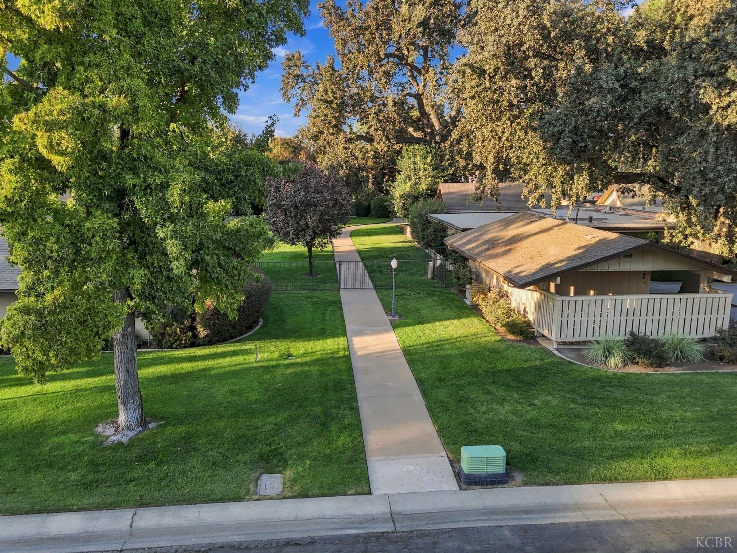 2950 W Border Links Dr, Visalia, CA 93291
