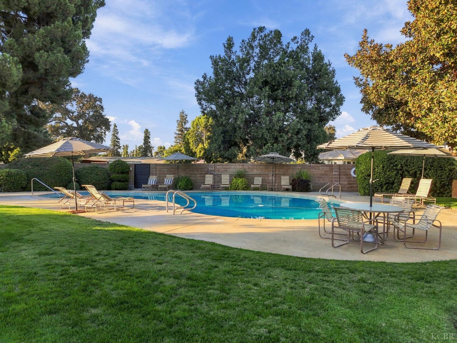 2950 W Border Links Dr, Visalia, CA 93291