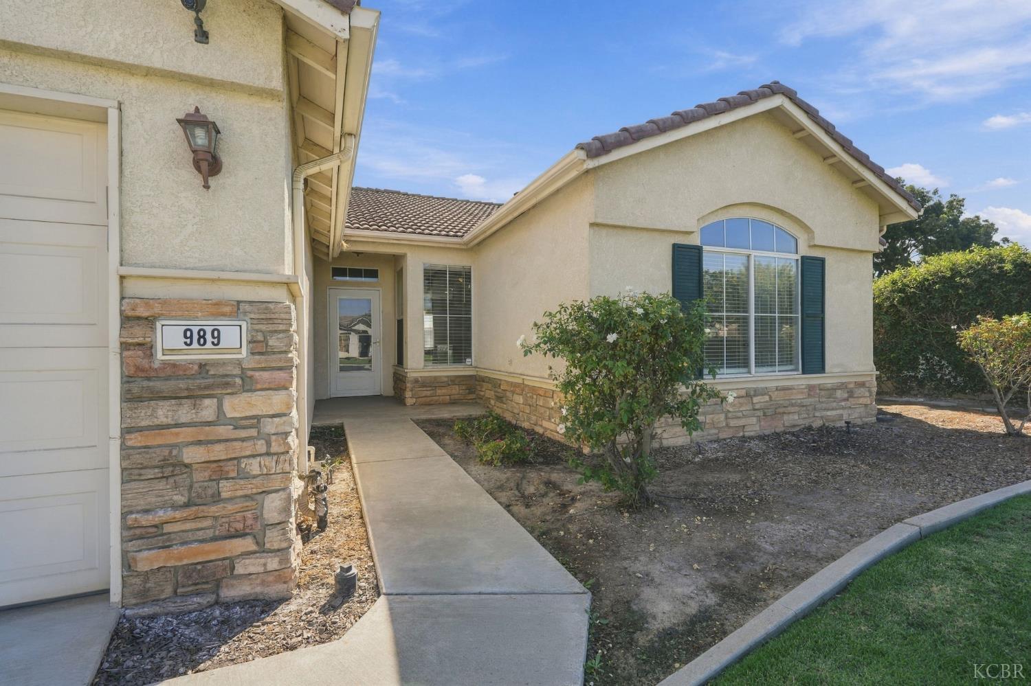 989 Northstar Dr, Hanford, CA 93230