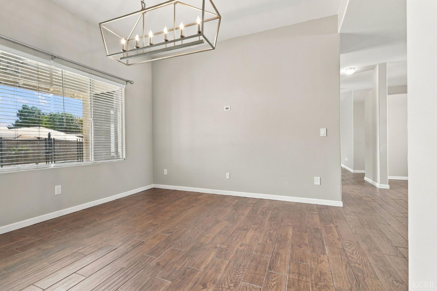 989 Northstar Dr, Hanford, CA 93230