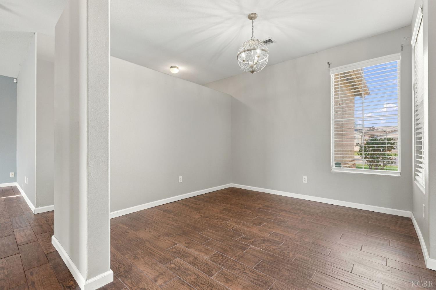 989 Northstar Dr, Hanford, CA 93230