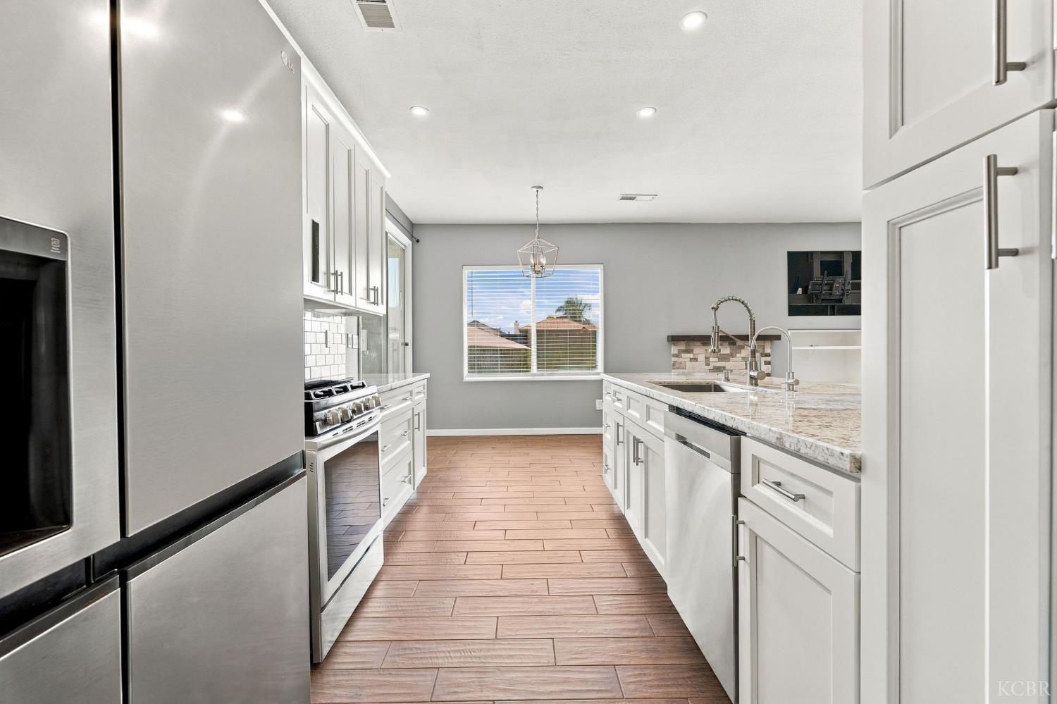 989 Northstar Dr, Hanford, CA 93230