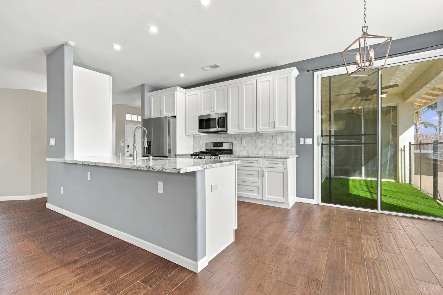 989 Northstar Dr, Hanford, CA 93230