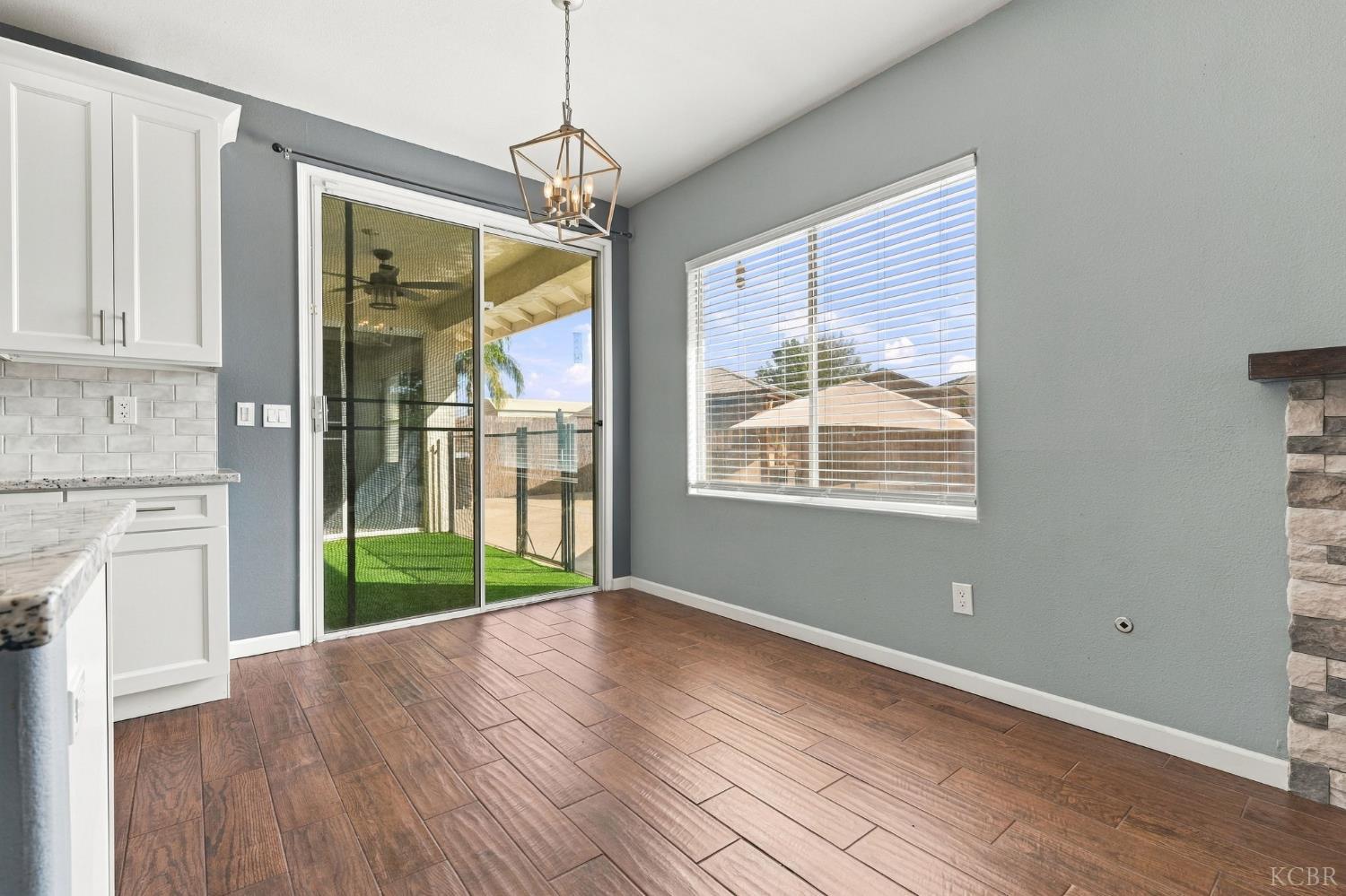 989 Northstar Dr, Hanford, CA 93230