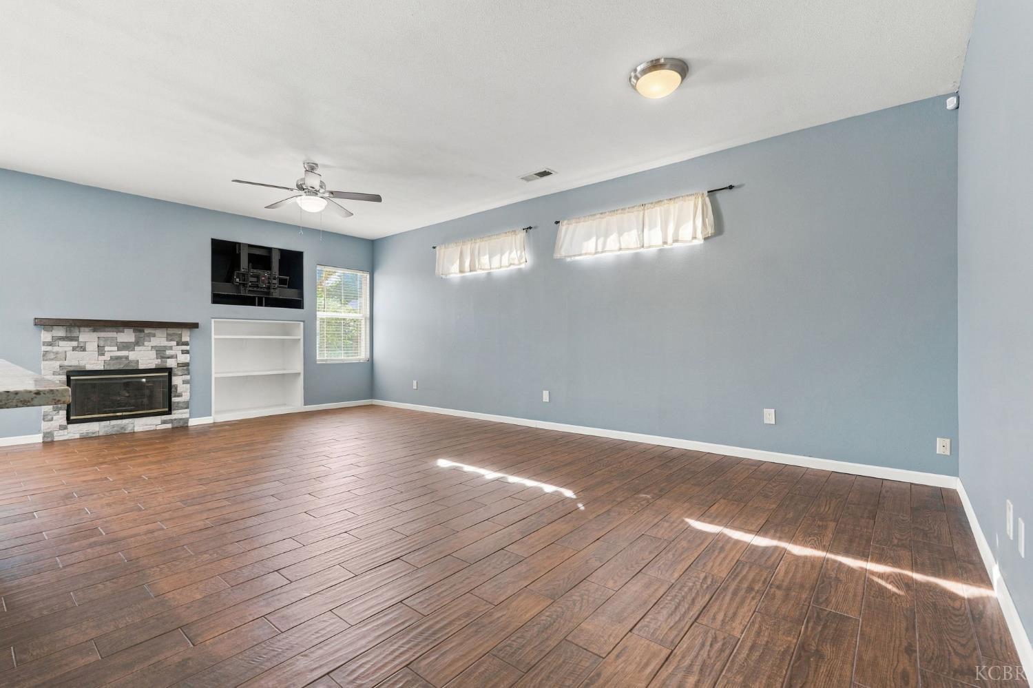 989 Northstar Dr, Hanford, CA 93230