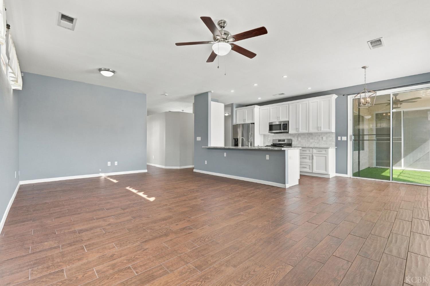 989 Northstar Dr, Hanford, CA 93230