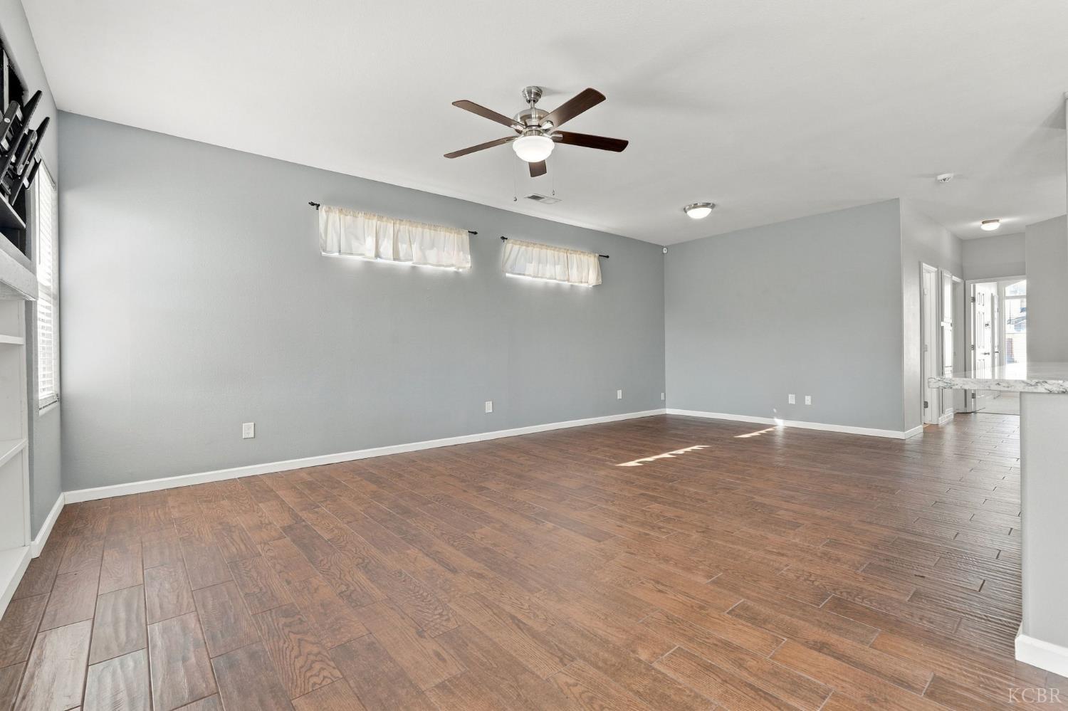989 Northstar Dr, Hanford, CA 93230