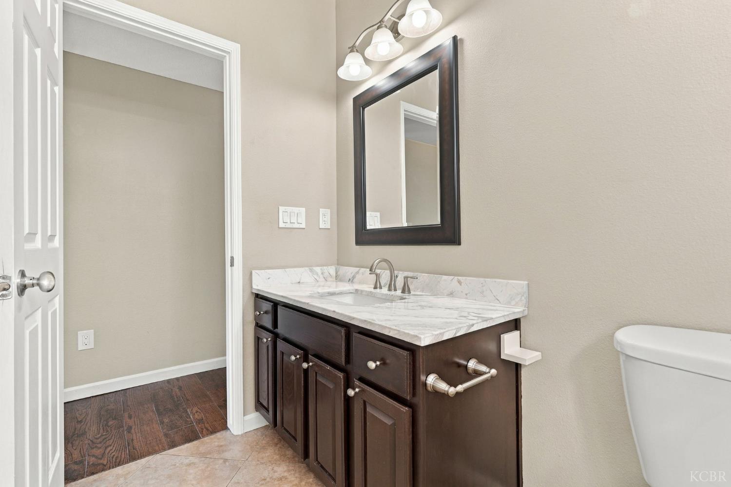 989 Northstar Dr, Hanford, CA 93230