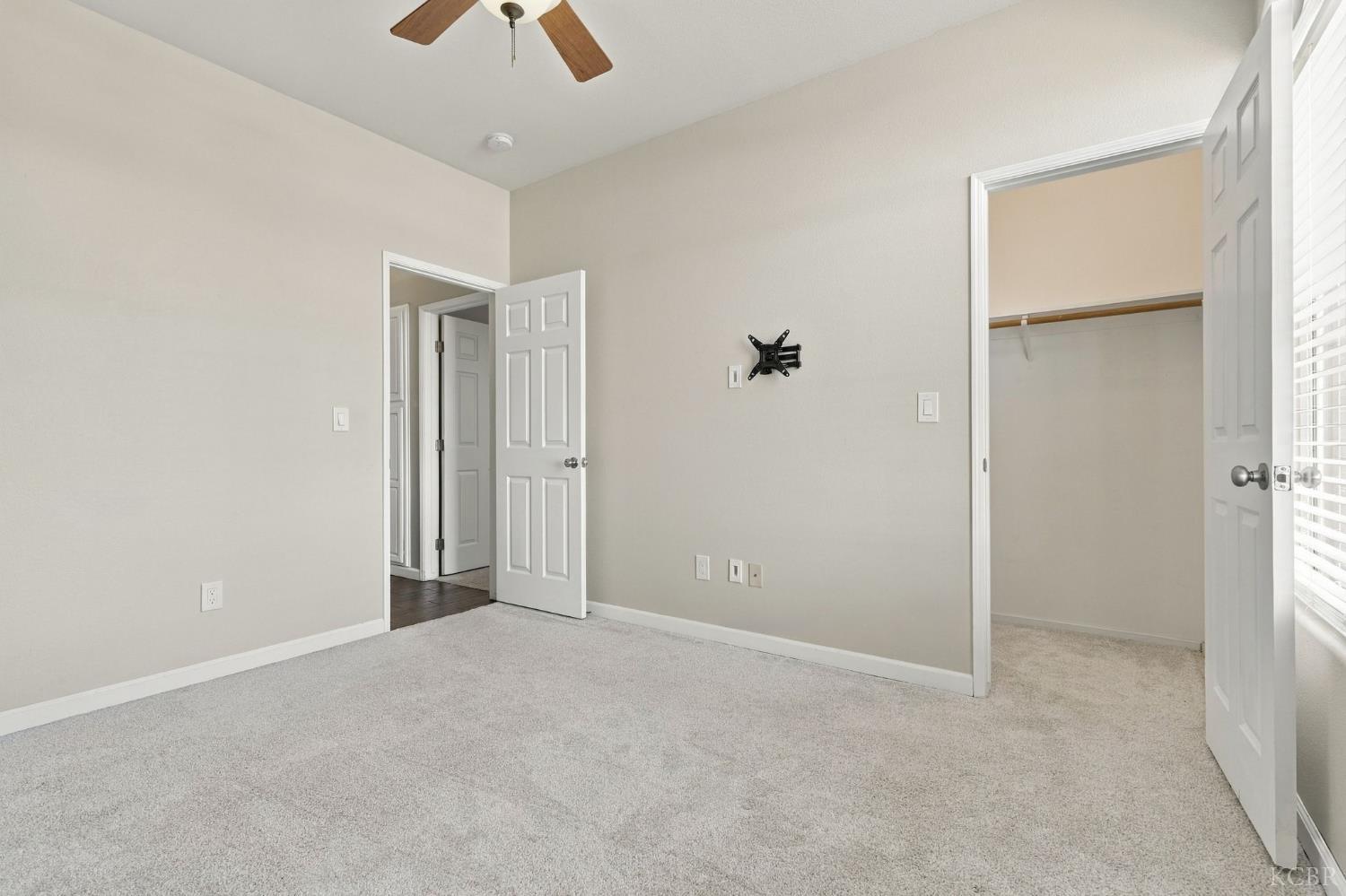 989 Northstar Dr, Hanford, CA 93230