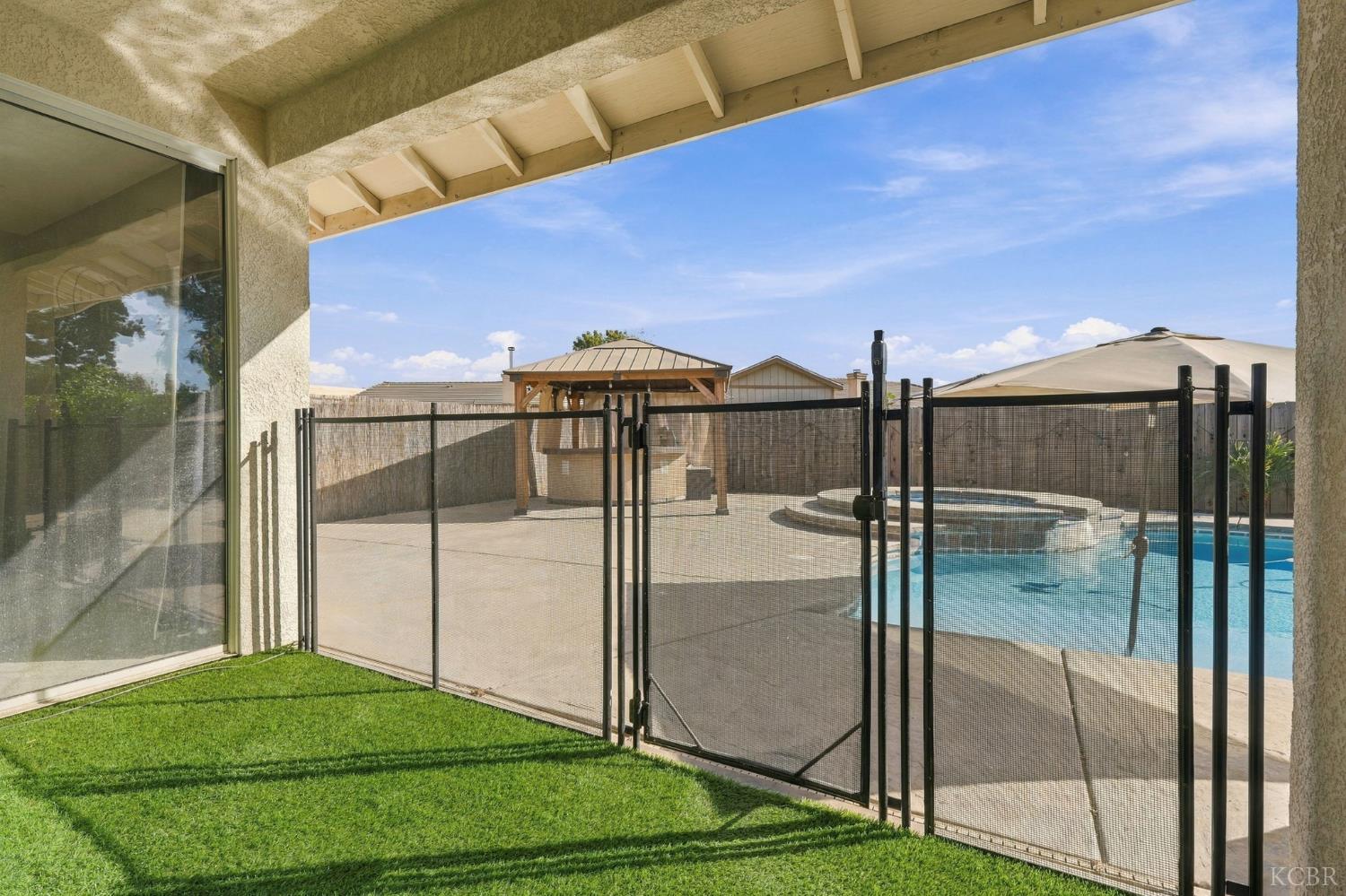 989 Northstar Dr, Hanford, CA 93230