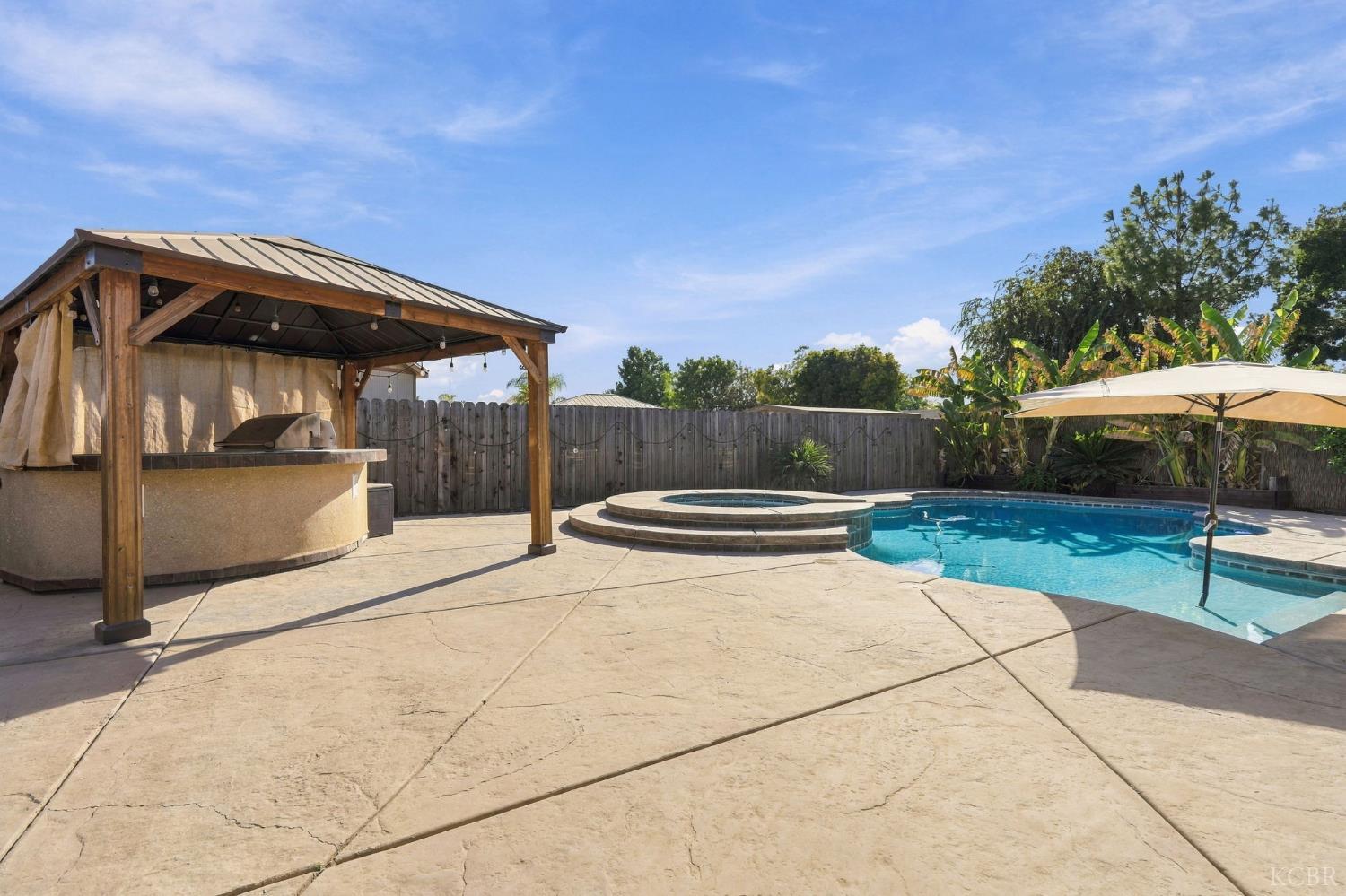 989 Northstar Dr, Hanford, CA 93230