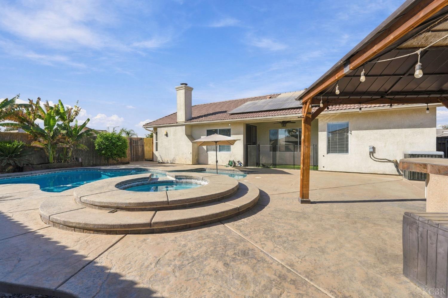 989 Northstar Dr, Hanford, CA 93230