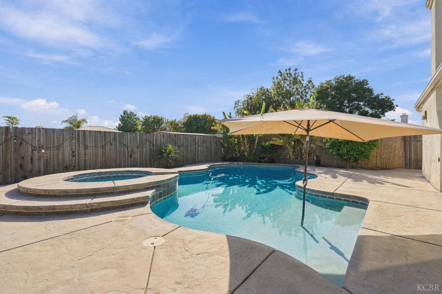 989 Northstar Dr, Hanford, CA 93230