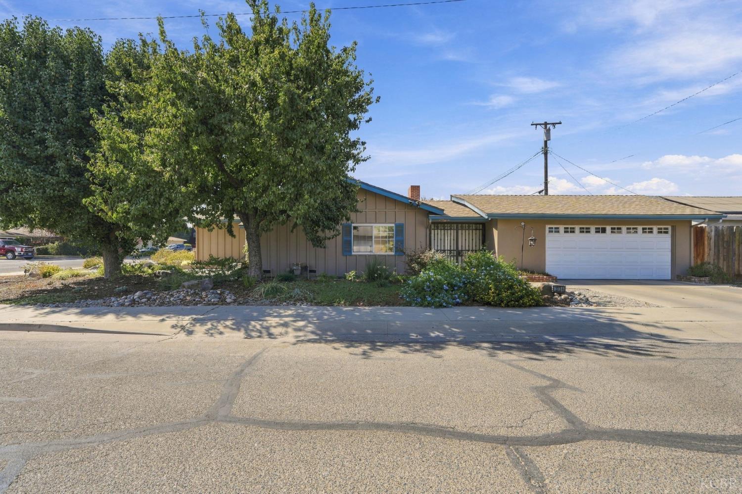 2234 W Cambridge Ave, Visalia, CA 93277