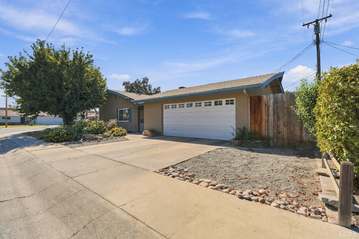 2234 W Cambridge Ave, Visalia, CA 93277