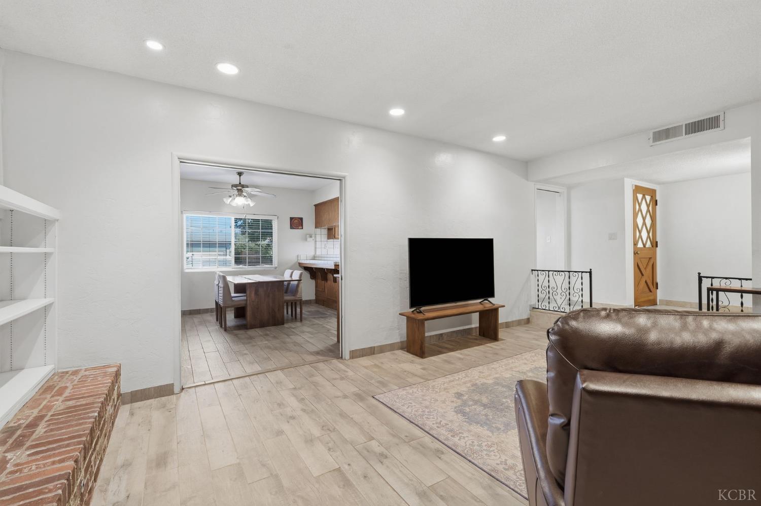 2234 W Cambridge Ave, Visalia, CA 93277