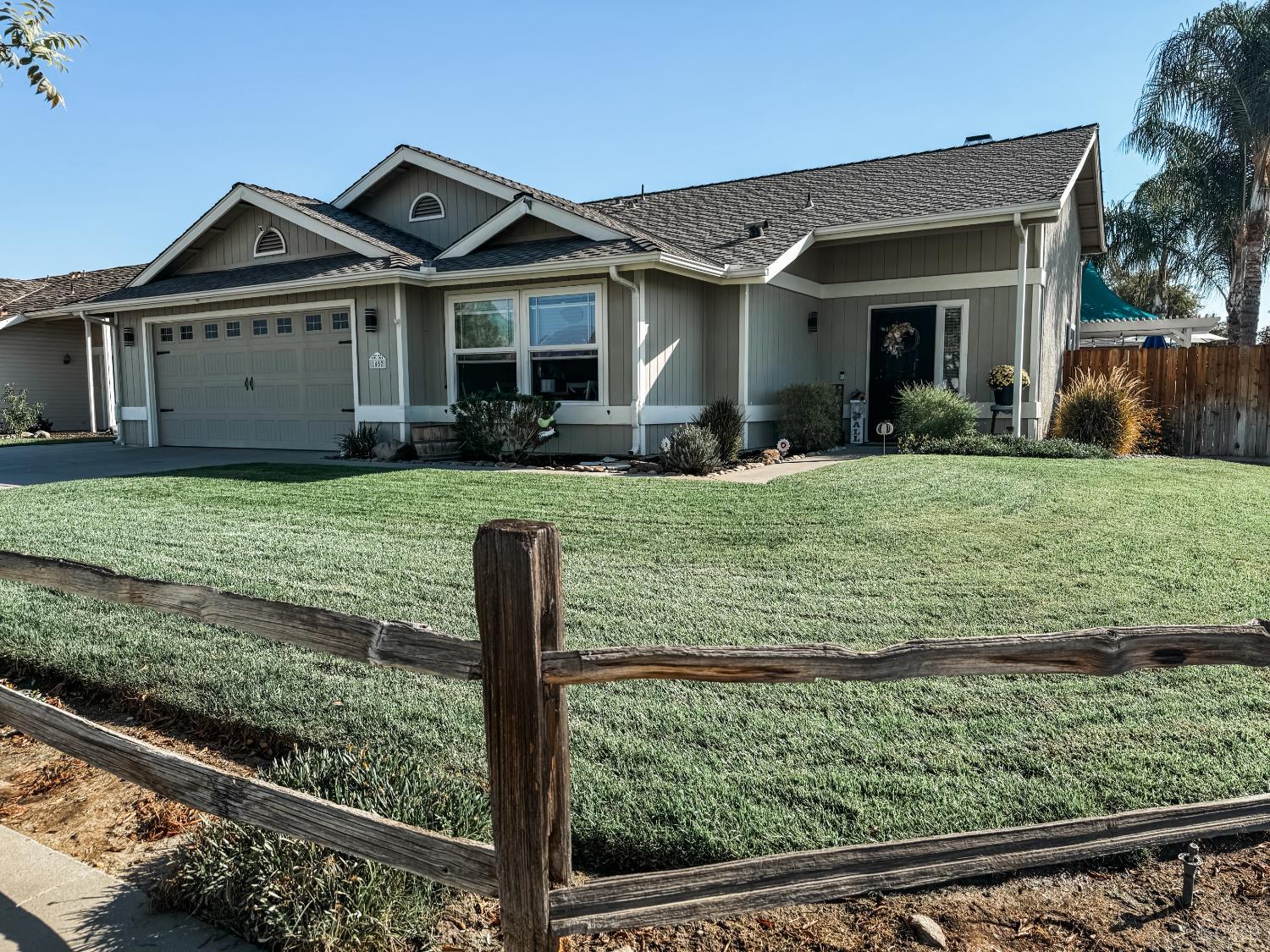 1452 Maple Ct, Lemoore, CA 93245