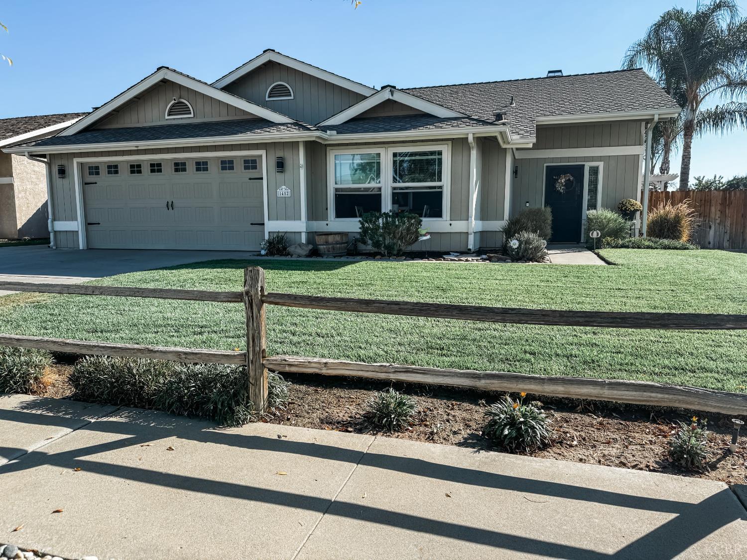 1452 Maple Ct, Lemoore, CA 93245