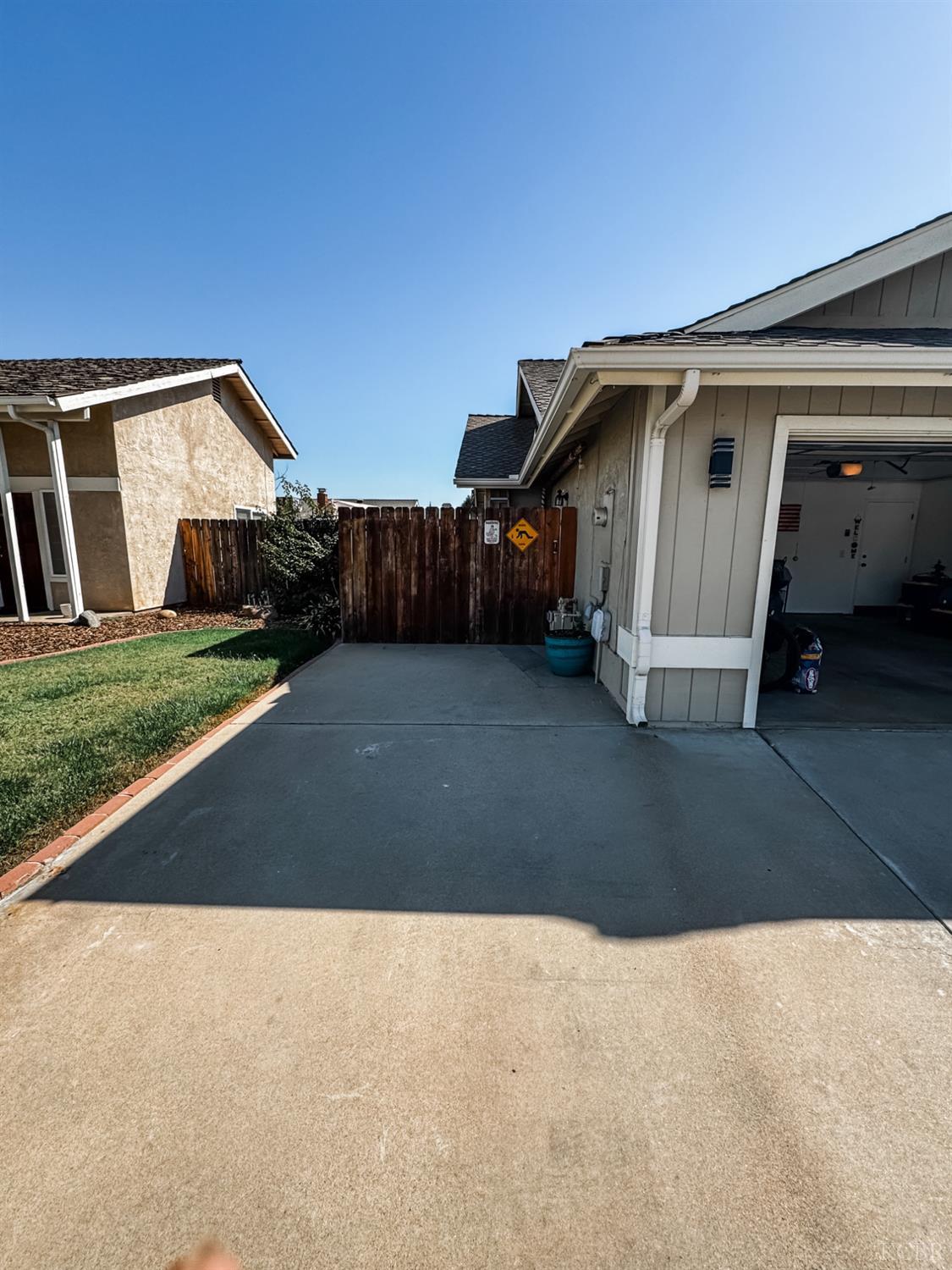 1452 Maple Ct, Lemoore, CA 93245