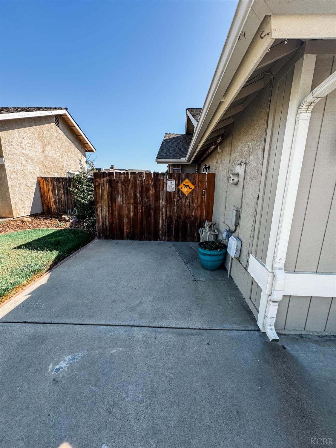 1452 Maple Ct, Lemoore, CA 93245