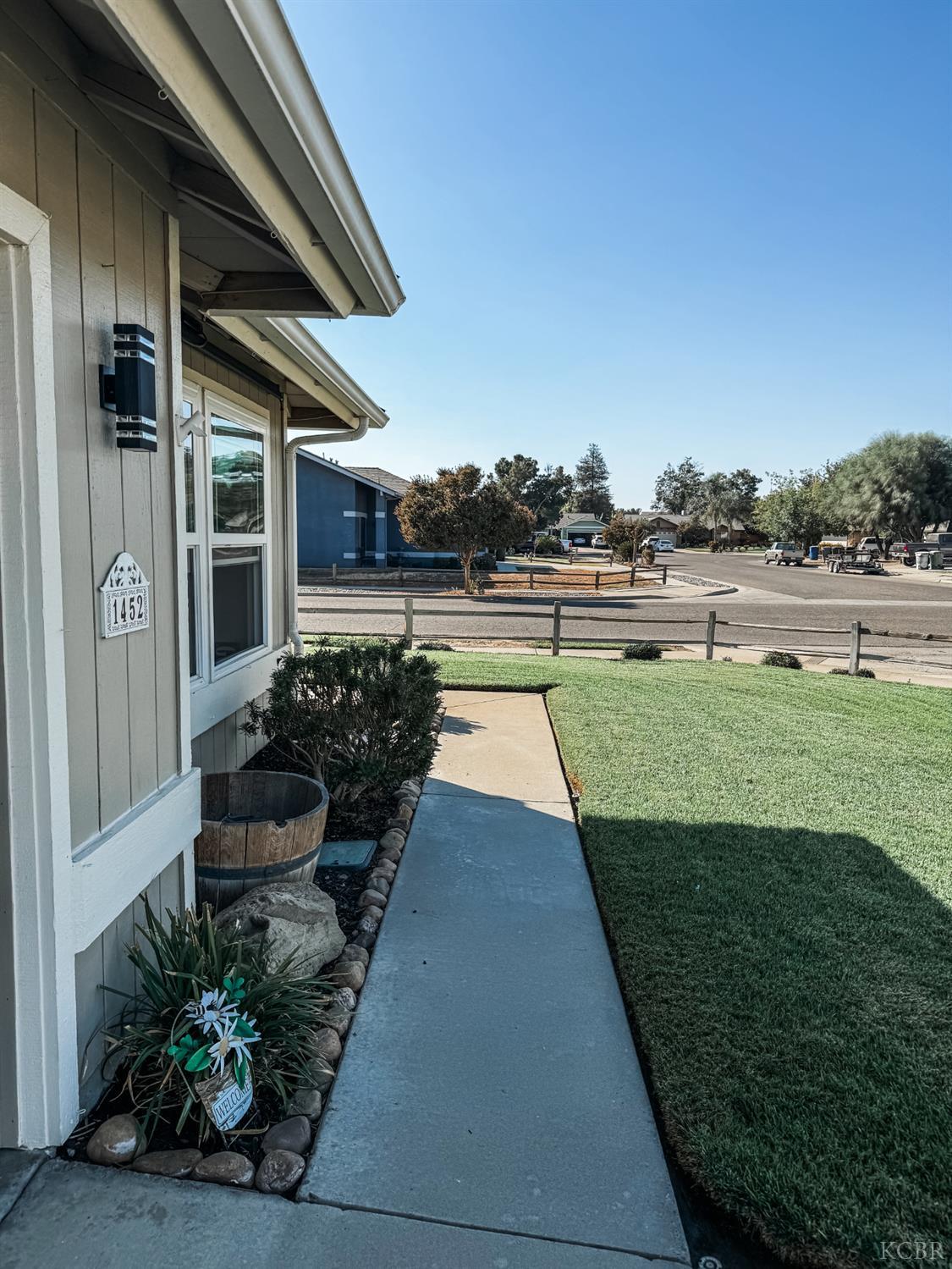 1452 Maple Ct, Lemoore, CA 93245