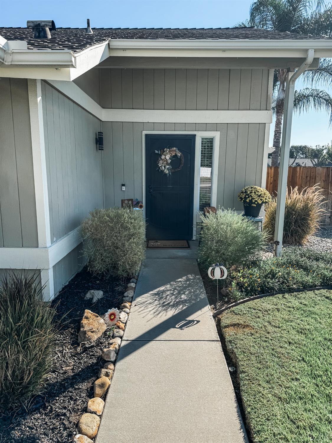 1452 Maple Ct, Lemoore, CA 93245