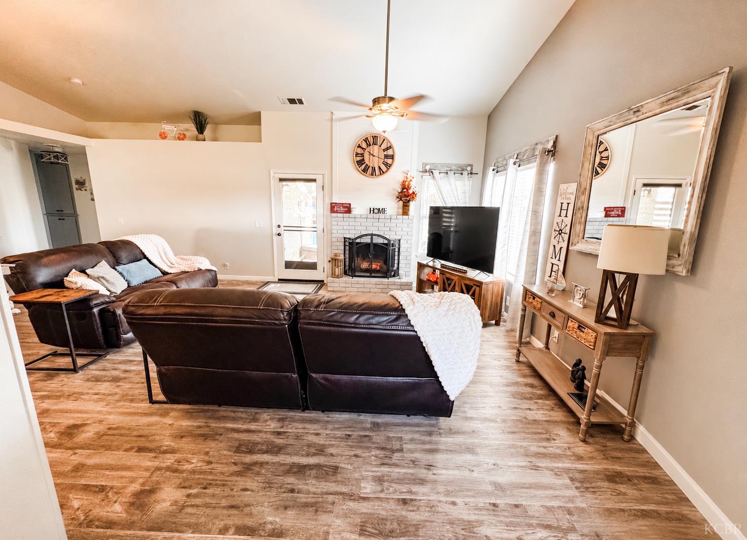1452 Maple Ct, Lemoore, CA 93245