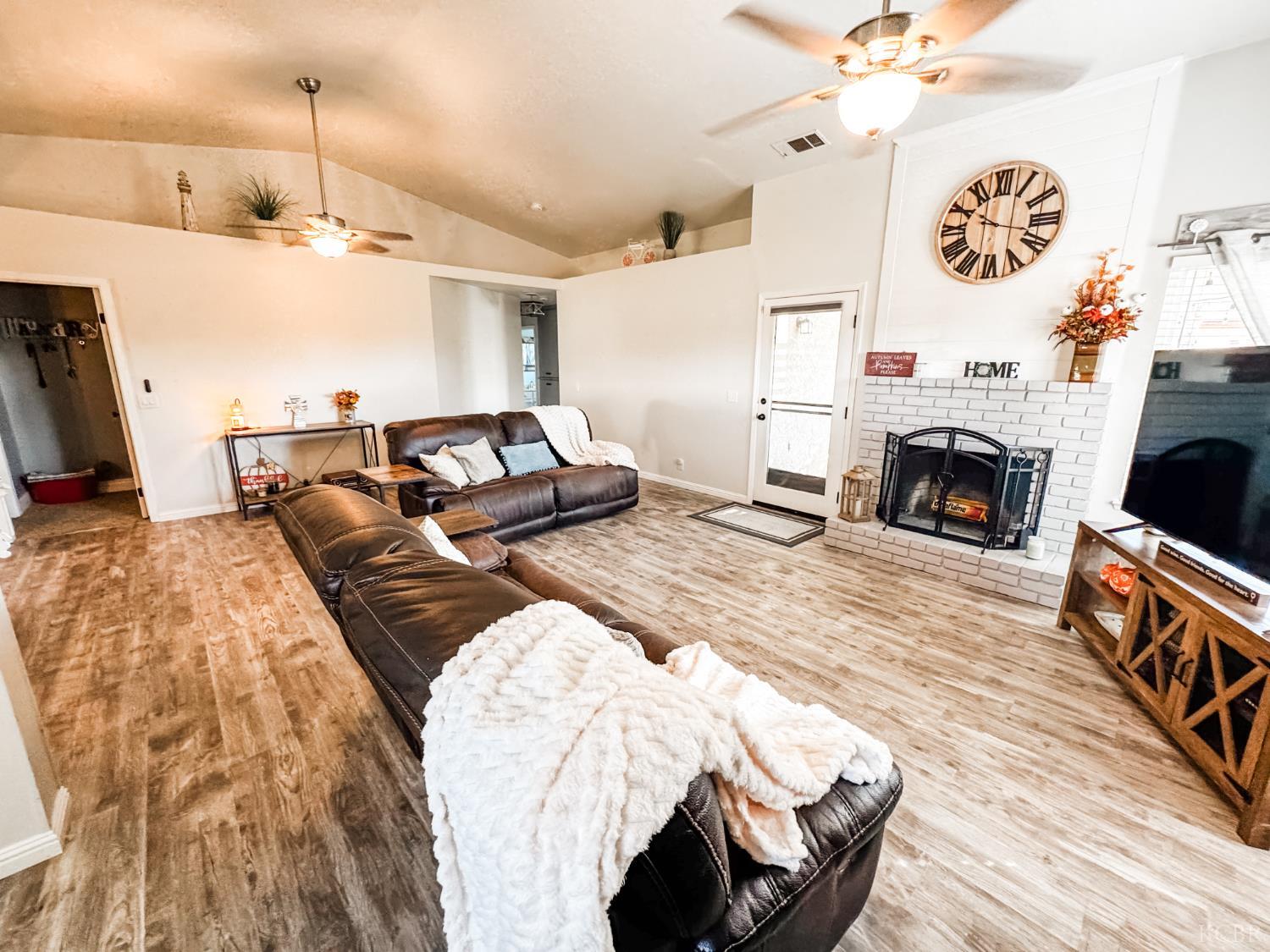 1452 Maple Ct, Lemoore, CA 93245