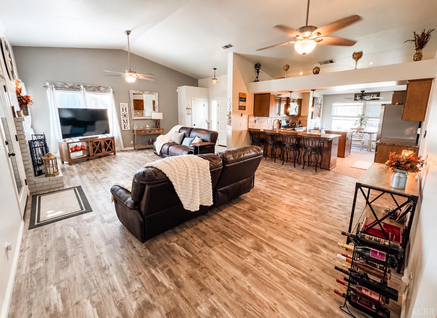 1452 Maple Ct, Lemoore, CA 93245