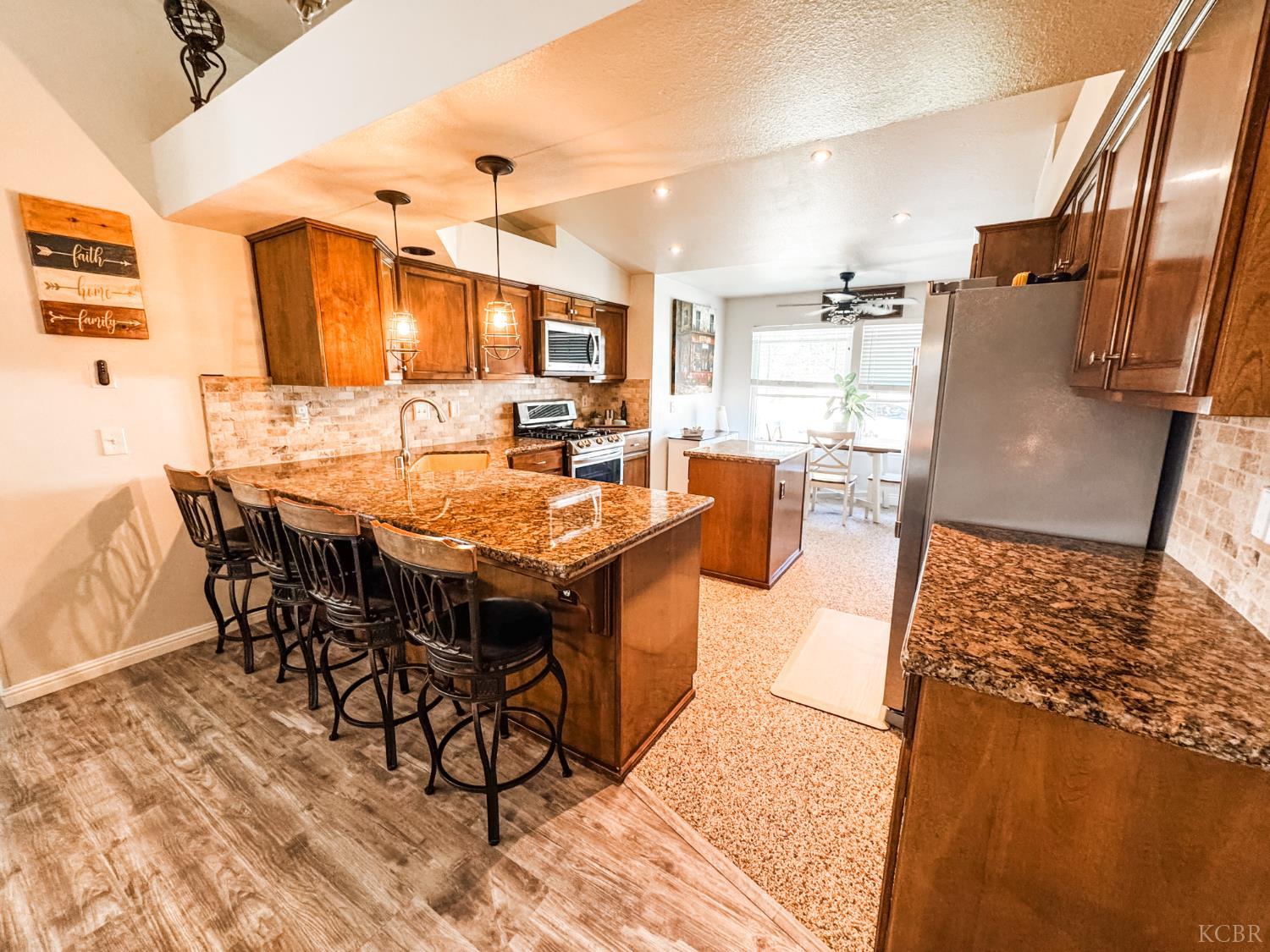 1452 Maple Ct, Lemoore, CA 93245