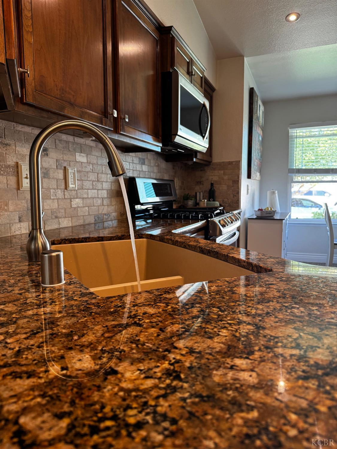1452 Maple Ct, Lemoore, CA 93245