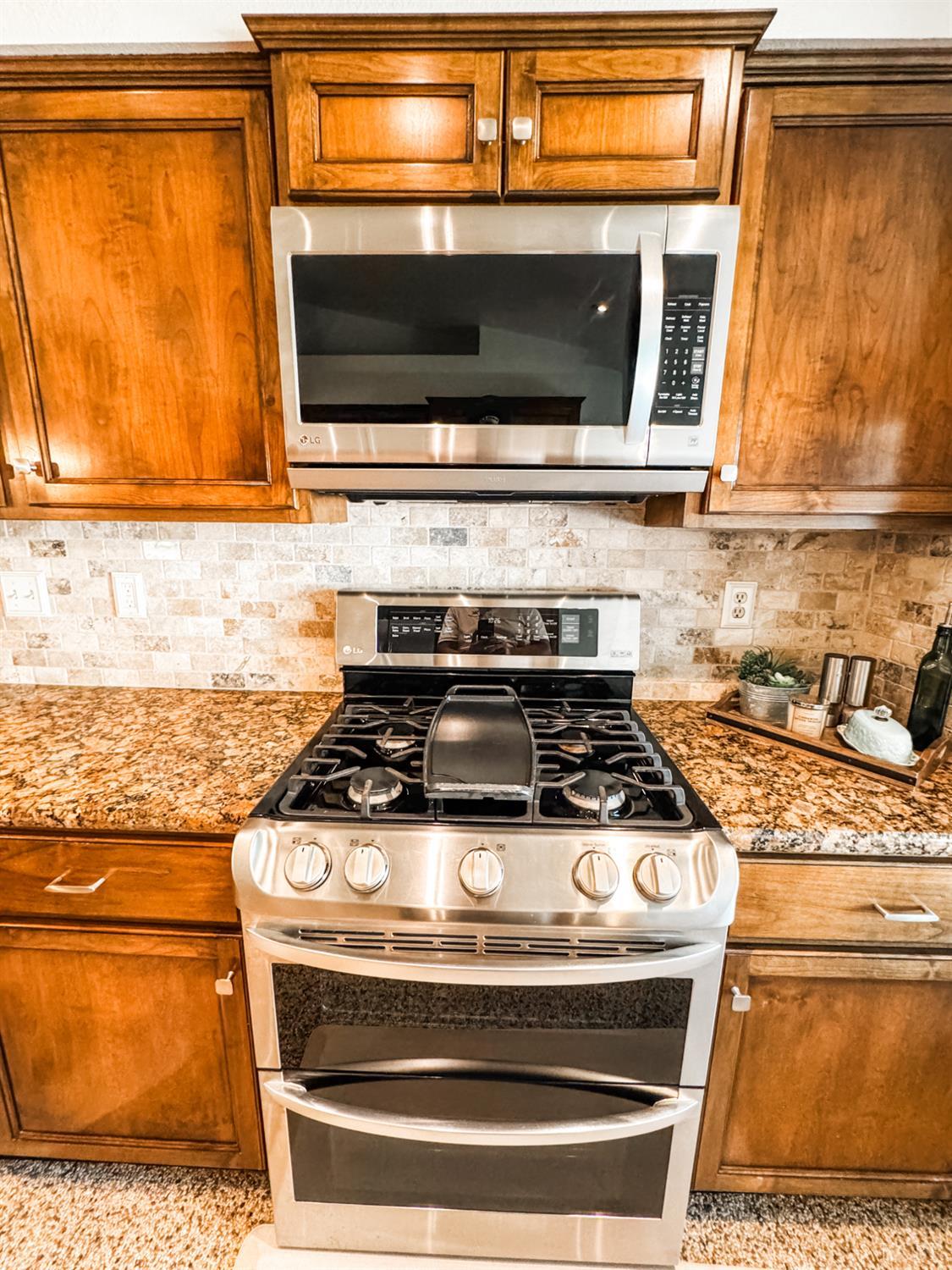 1452 Maple Ct, Lemoore, CA 93245