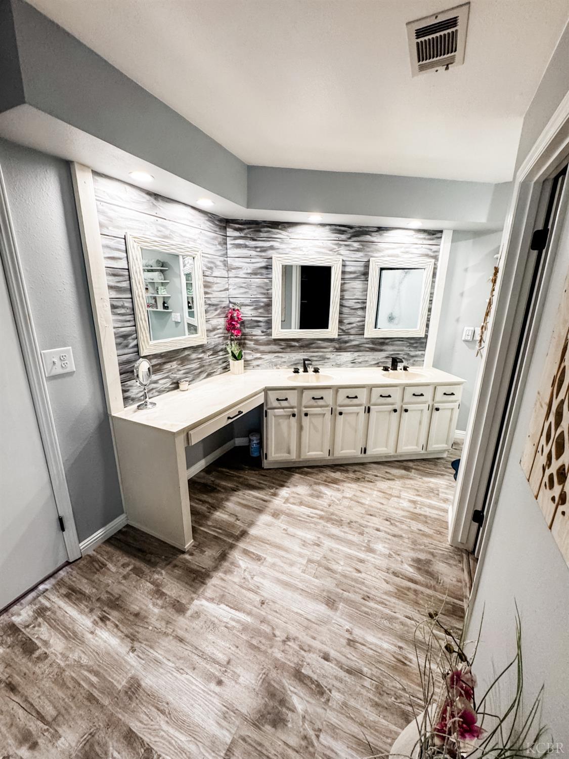 1452 Maple Ct, Lemoore, CA 93245