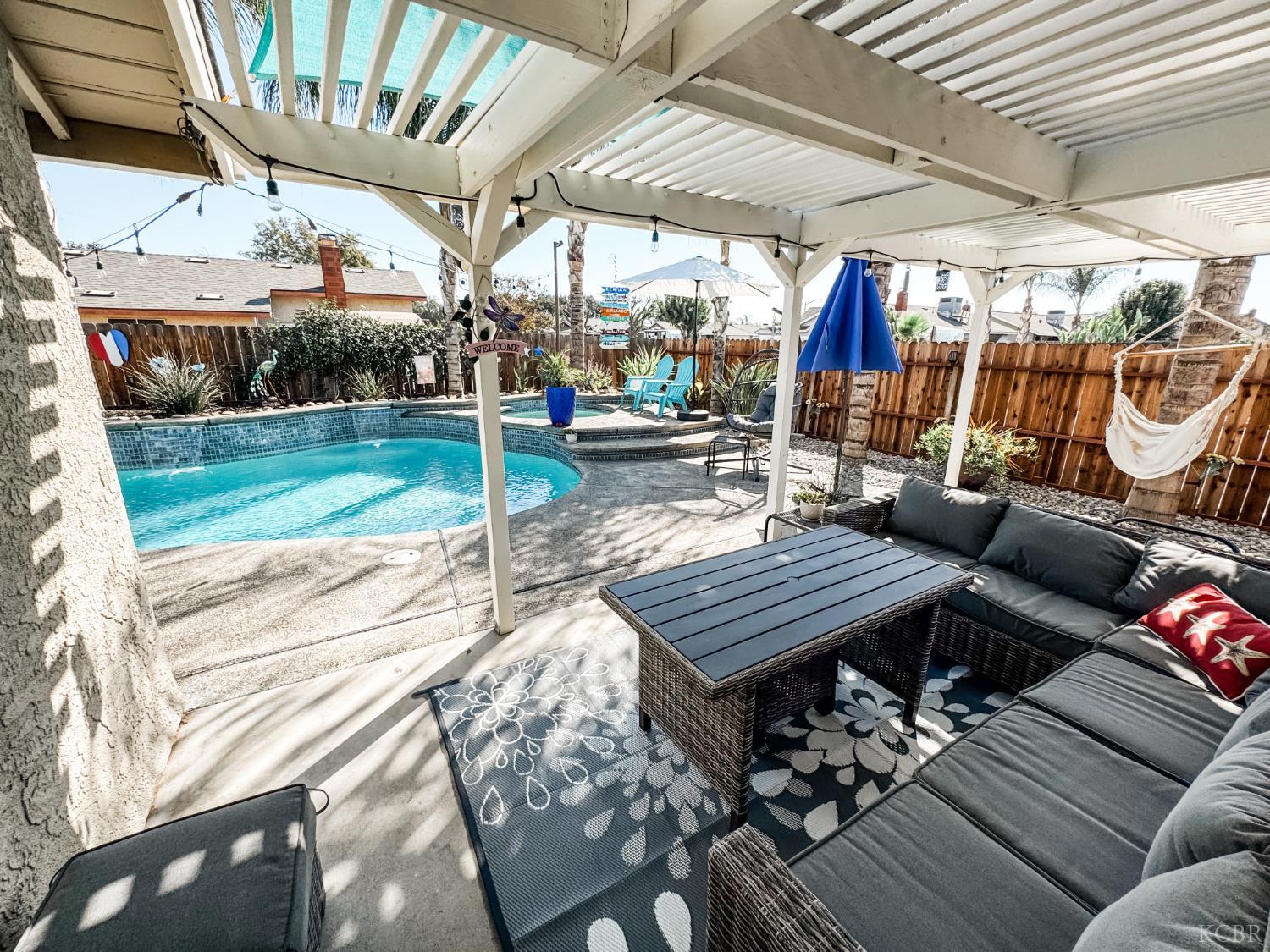 1452 Maple Ct, Lemoore, CA 93245