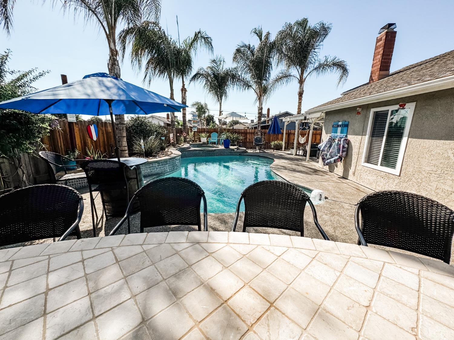 1452 Maple Ct, Lemoore, CA 93245
